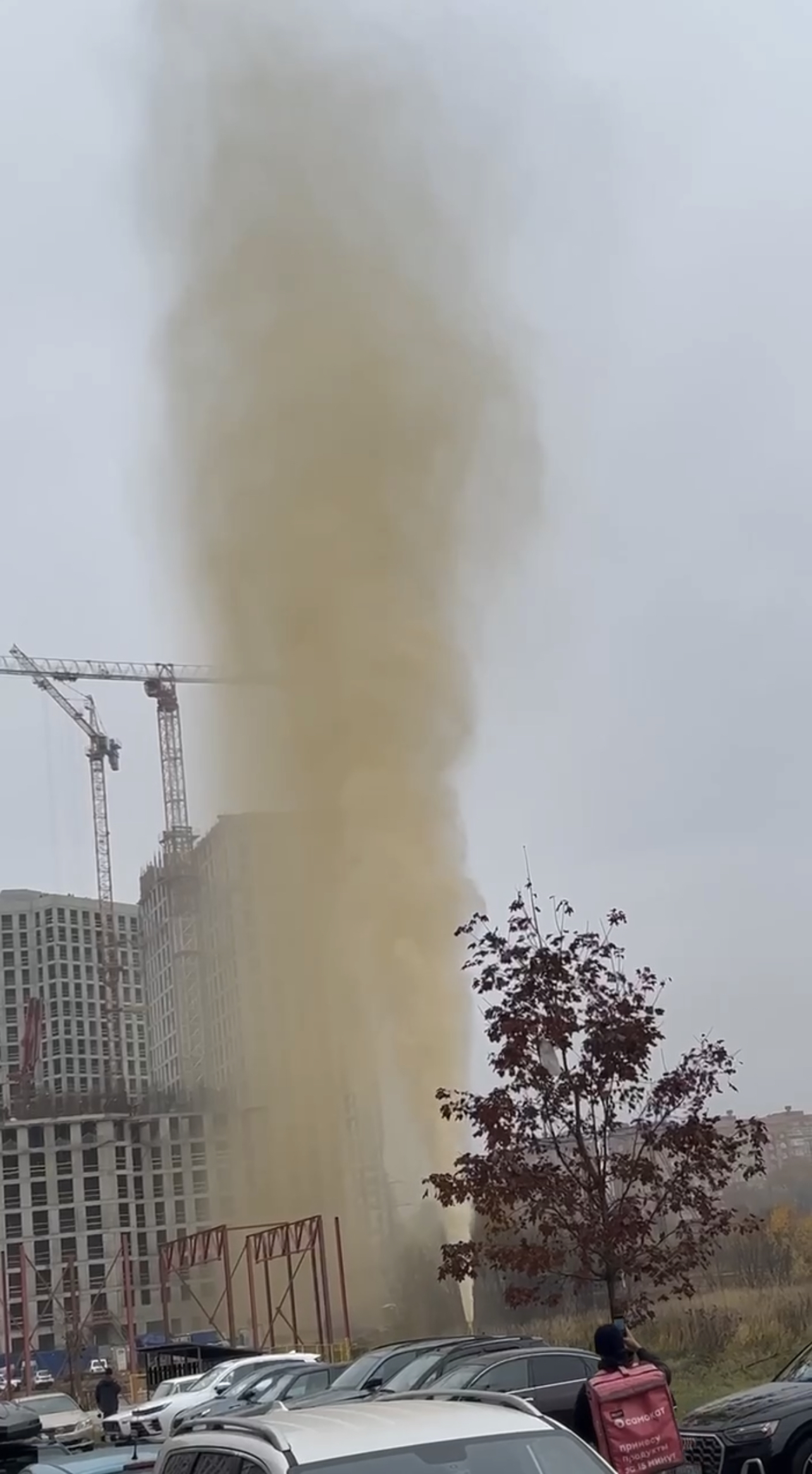 Коричневый фонтан